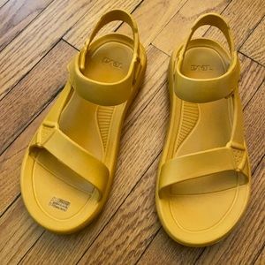 Women’s Sandals